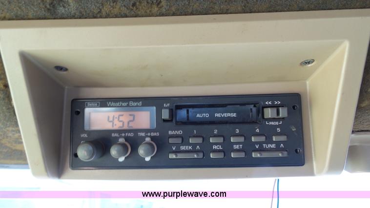 image for item L6552 2000 John Deere 4700 self-propelled sprayer