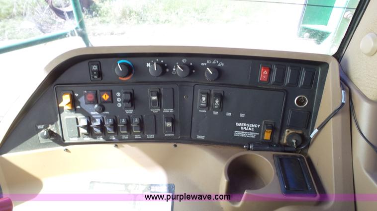 image for item L6552 2000 John Deere 4700 self-propelled sprayer