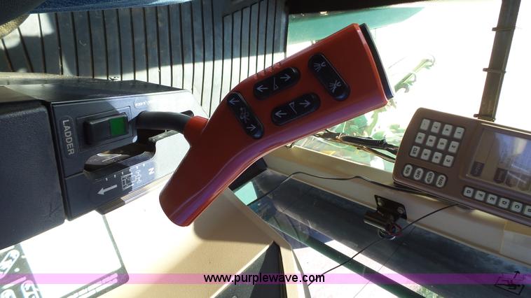 image for item L6552 2000 John Deere 4700 self-propelled sprayer