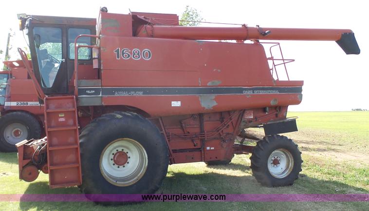 image for item L6554 1989 Case IH 1680 combine