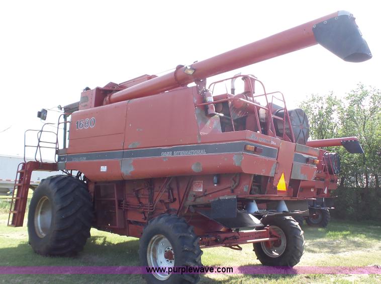 image for item L6554 1989 Case IH 1680 combine