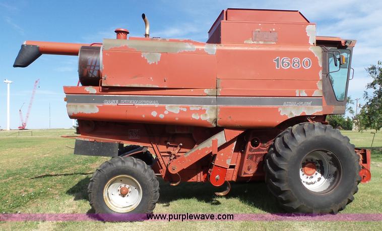 image for item L6554 1989 Case IH 1680 combine