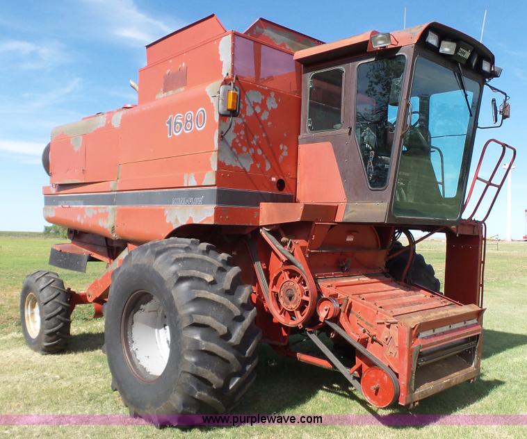 image for item L6554 1989 Case IH 1680 combine