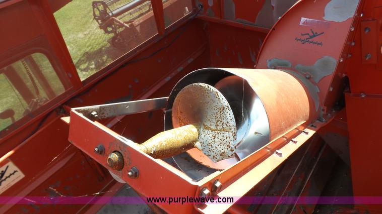 image for item L6554 1989 Case IH 1680 combine