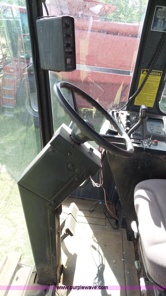image for item L6554 1989 Case IH 1680 combine