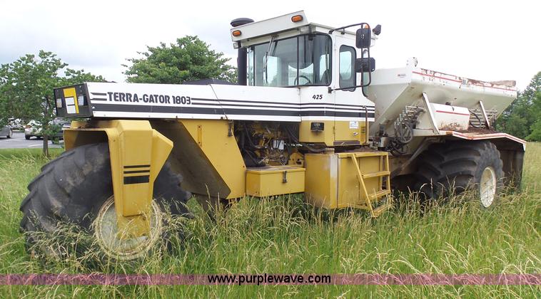 image for item L7068 1993 Ag-Chem TerraGator self-propelled applicator