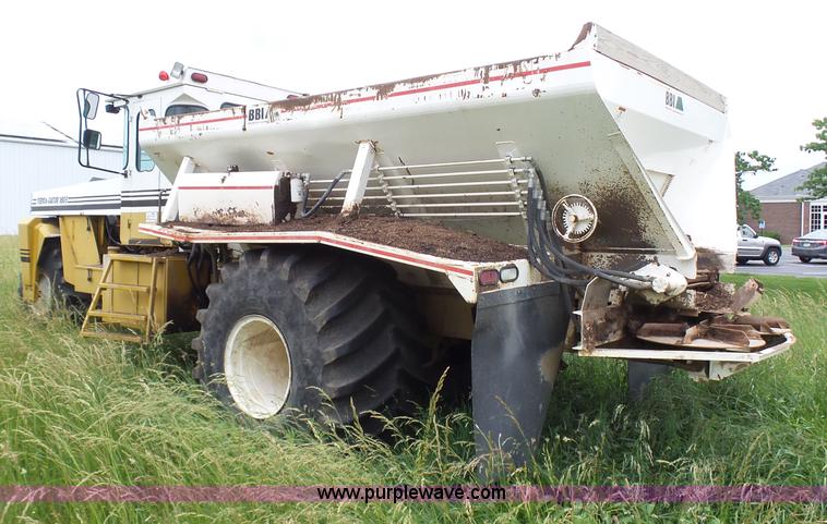 image for item L7068 1993 Ag-Chem TerraGator self-propelled applicator