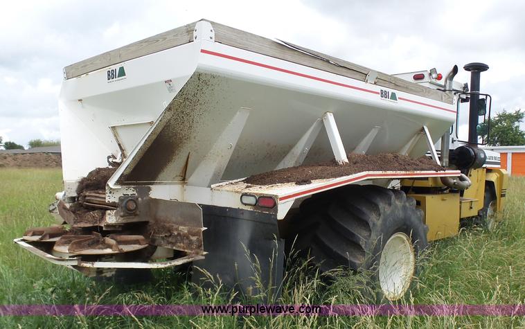 image for item L7068 1993 Ag-Chem TerraGator self-propelled applicator