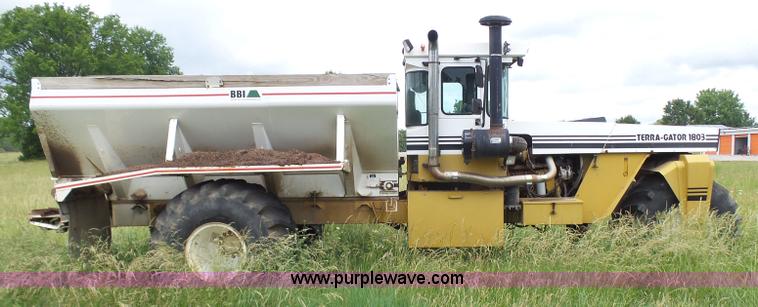 image for item L7068 1993 Ag-Chem TerraGator self-propelled applicator