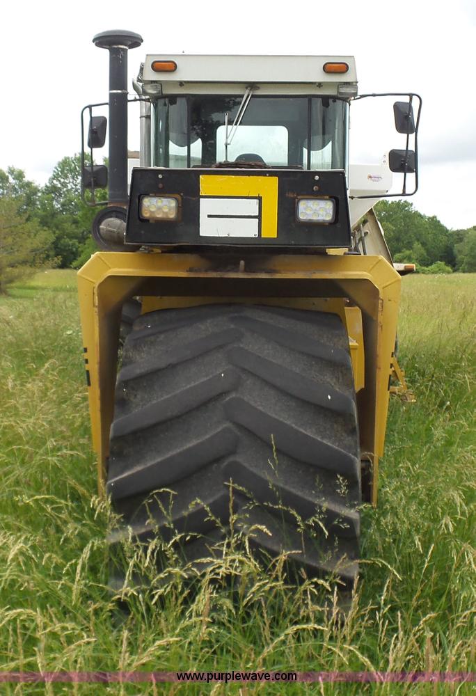 image for item L7068 1993 Ag-Chem TerraGator self-propelled applicator