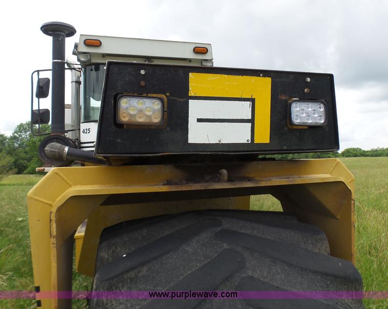 image for item L7068 1993 Ag-Chem TerraGator self-propelled applicator