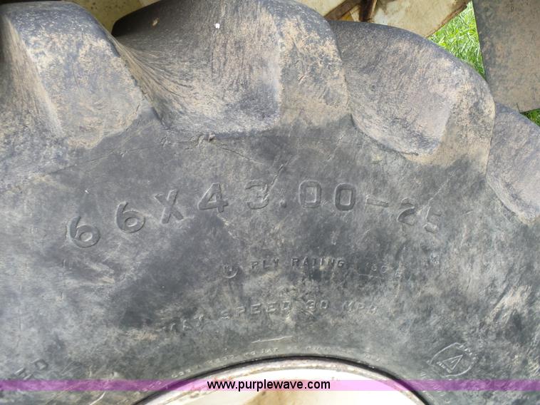 image for item L7068 1993 Ag-Chem TerraGator self-propelled applicator