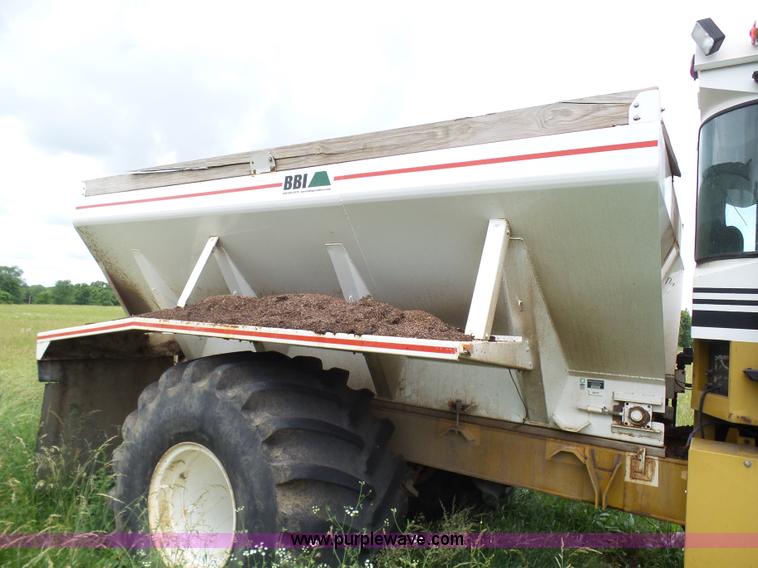 image for item L7068 1993 Ag-Chem TerraGator self-propelled applicator