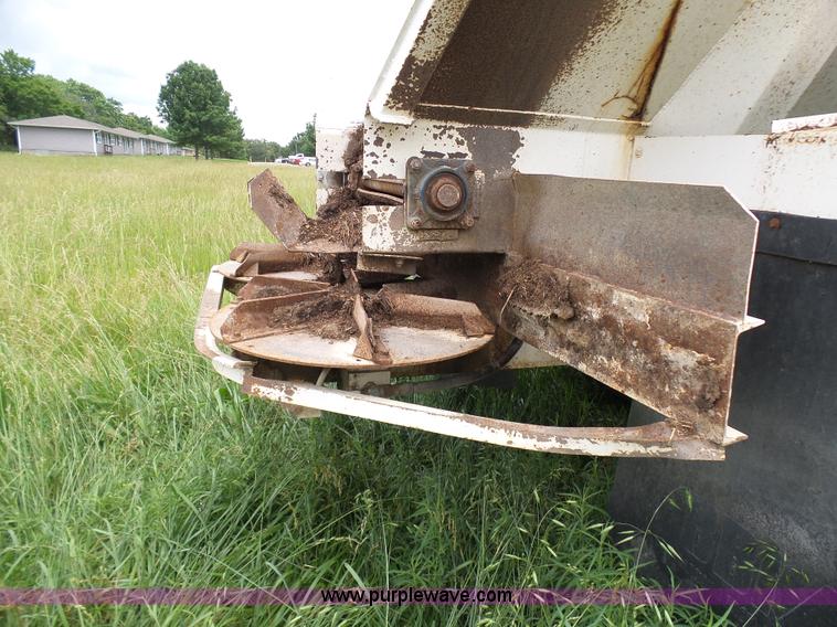 image for item L7068 1993 Ag-Chem TerraGator self-propelled applicator