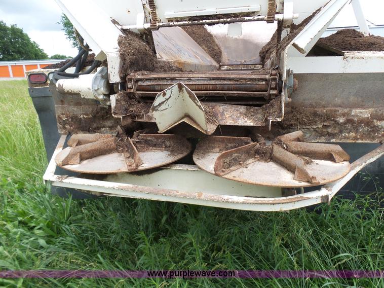 image for item L7068 1993 Ag-Chem TerraGator self-propelled applicator