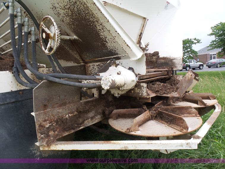 image for item L7068 1993 Ag-Chem TerraGator self-propelled applicator