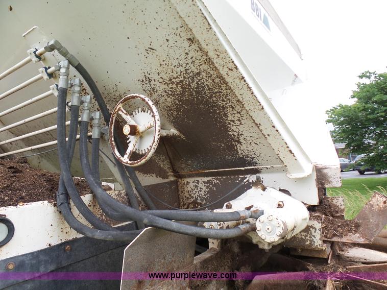 image for item L7068 1993 Ag-Chem TerraGator self-propelled applicator