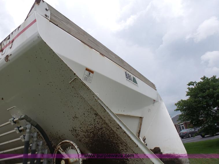 image for item L7068 1993 Ag-Chem TerraGator self-propelled applicator