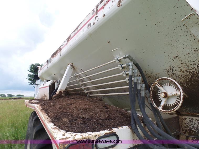 image for item L7068 1993 Ag-Chem TerraGator self-propelled applicator