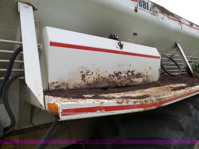 image for item L7068 1993 Ag-Chem TerraGator self-propelled applicator