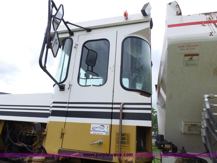 image for item L7068 1993 Ag-Chem TerraGator self-propelled applicator