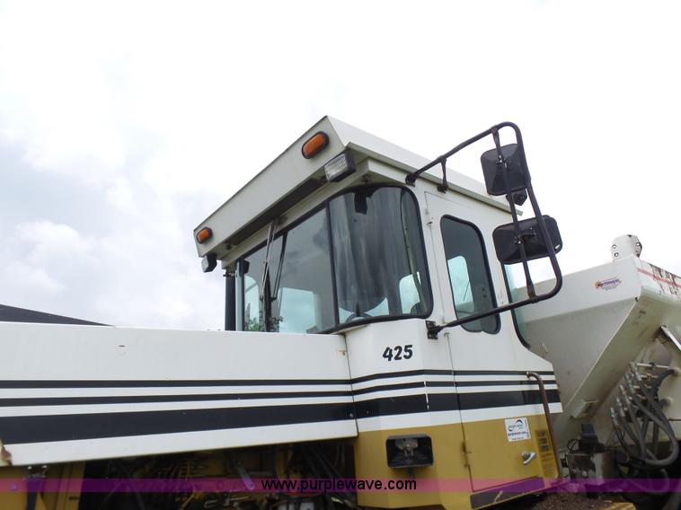 image for item L7068 1993 Ag-Chem TerraGator self-propelled applicator