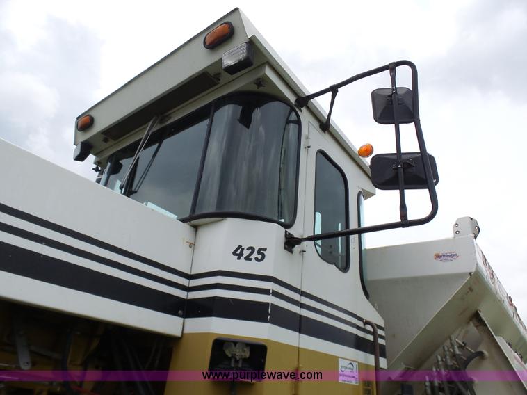 image for item L7068 1993 Ag-Chem TerraGator self-propelled applicator