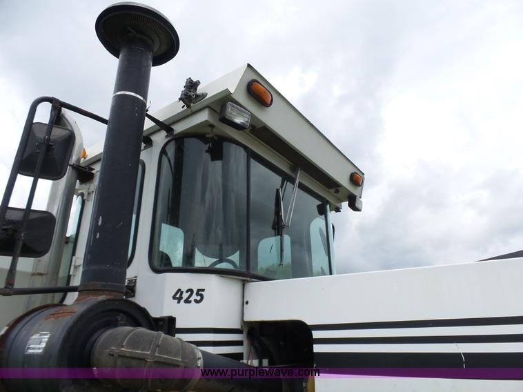 image for item L7068 1993 Ag-Chem TerraGator self-propelled applicator