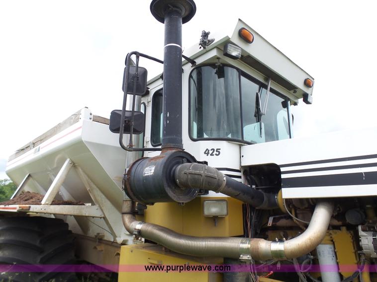 image for item L7068 1993 Ag-Chem TerraGator self-propelled applicator