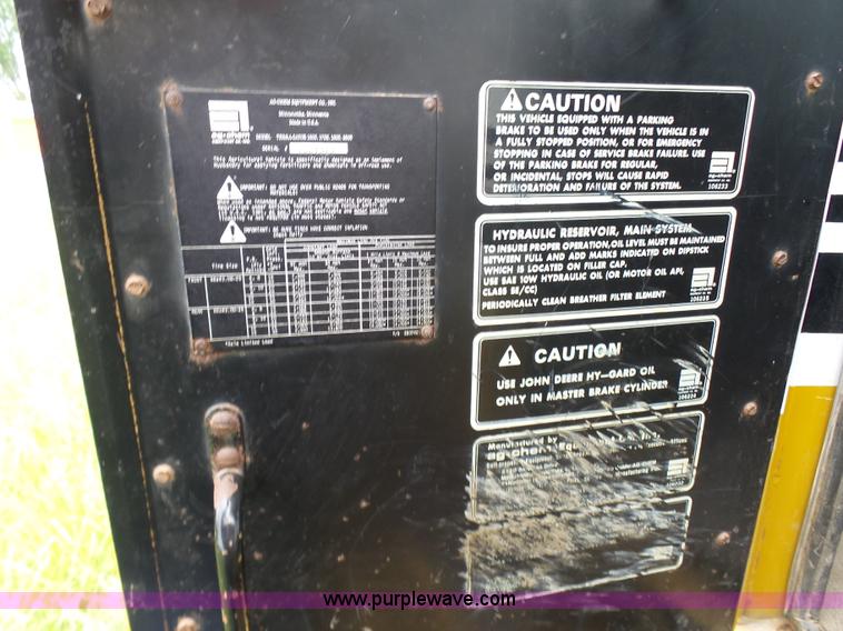 image for item L7068 1993 Ag-Chem TerraGator self-propelled applicator