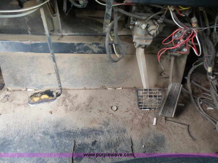 image for item L7068 1993 Ag-Chem TerraGator self-propelled applicator