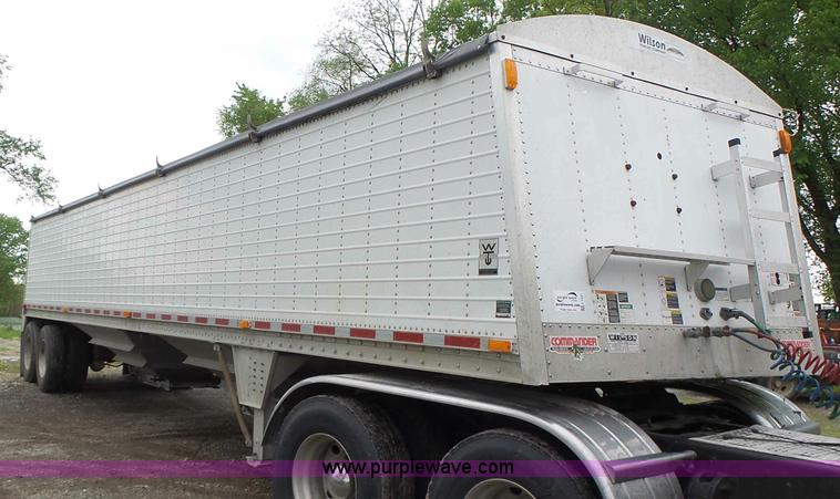 image for item L7231 2006 Wilson DWH500C double hopper grain trailer