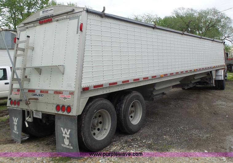 image for item L7231 2006 Wilson DWH500C double hopper grain trailer