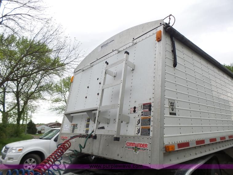 image for item L7231 2006 Wilson DWH500C double hopper grain trailer