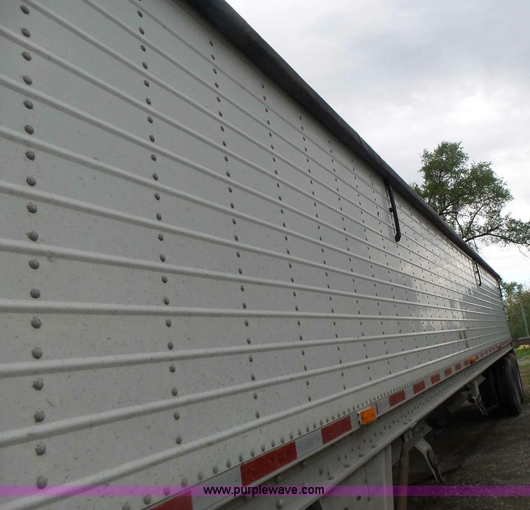 image for item L7231 2006 Wilson DWH500C double hopper grain trailer