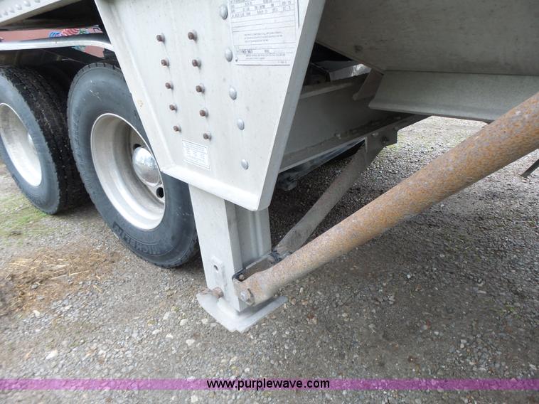 image for item L7231 2006 Wilson DWH500C double hopper grain trailer