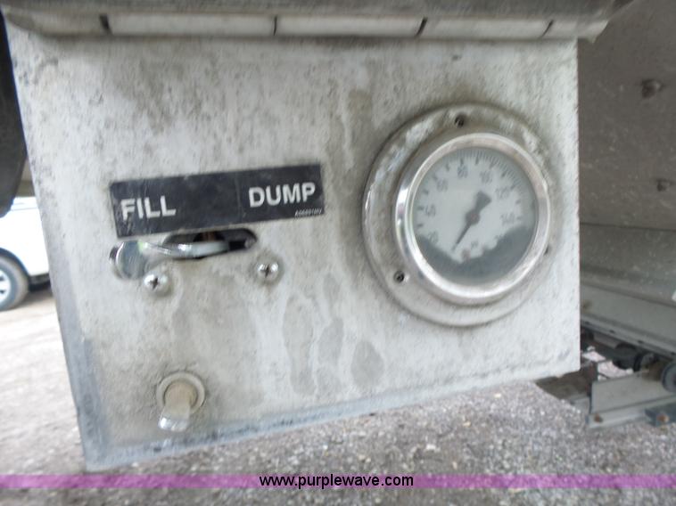 image for item L7231 2006 Wilson DWH500C double hopper grain trailer