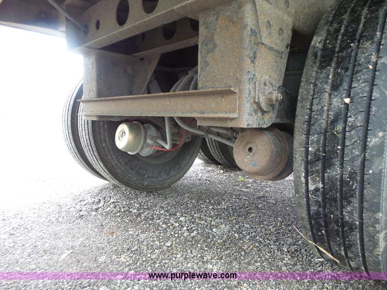 image for item L7231 2006 Wilson DWH500C double hopper grain trailer