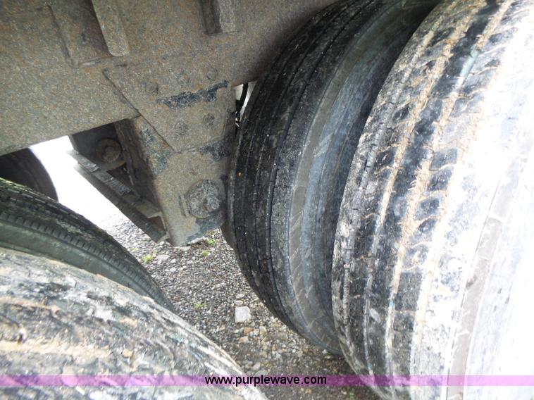 image for item L7231 2006 Wilson DWH500C double hopper grain trailer