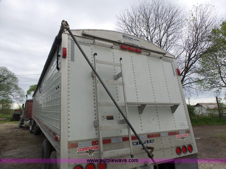 image for item L7231 2006 Wilson DWH500C double hopper grain trailer