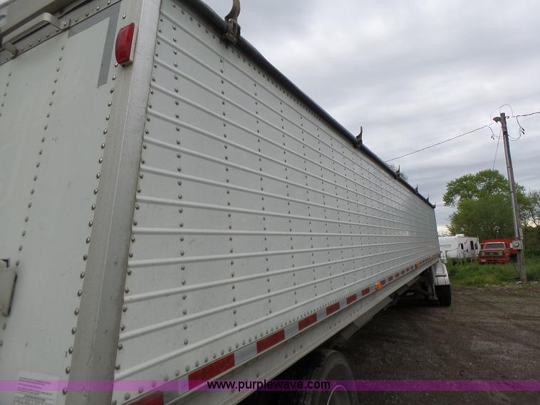image for item L7231 2006 Wilson DWH500C double hopper grain trailer