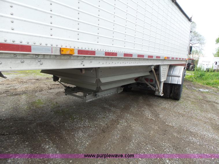 image for item L7231 2006 Wilson DWH500C double hopper grain trailer