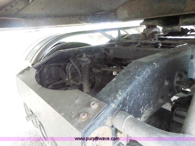 image for item L7231 2006 Wilson DWH500C double hopper grain trailer