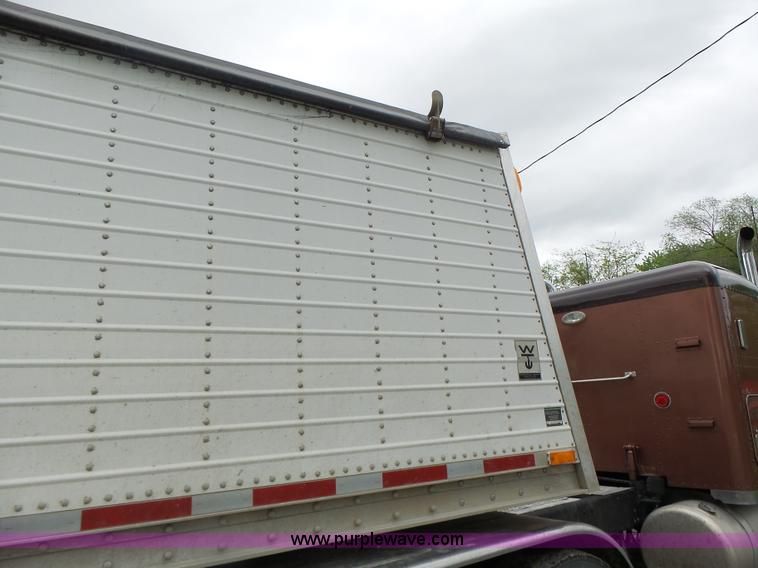 image for item L7231 2006 Wilson DWH500C double hopper grain trailer