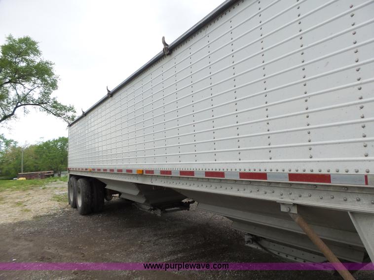 image for item L7231 2006 Wilson DWH500C double hopper grain trailer