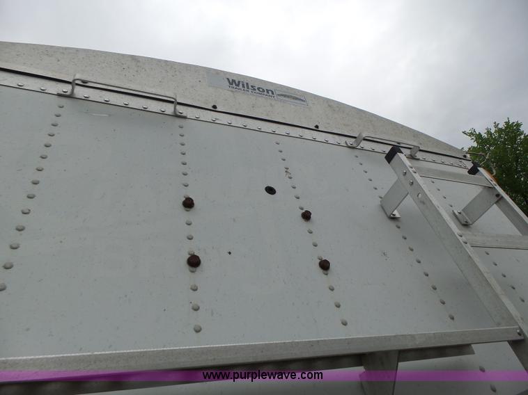 image for item L7231 2006 Wilson DWH500C double hopper grain trailer