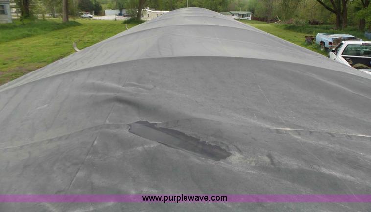 image for item L7231 2006 Wilson DWH500C double hopper grain trailer