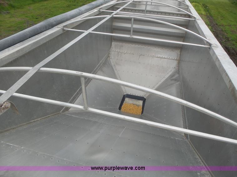 image for item L7231 2006 Wilson DWH500C double hopper grain trailer