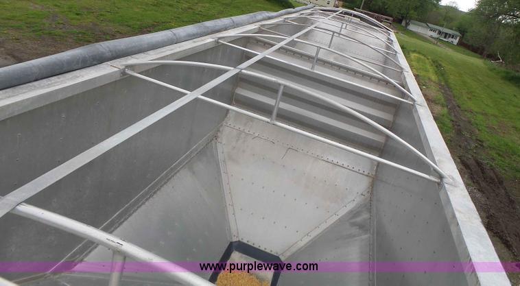 image for item L7231 2006 Wilson DWH500C double hopper grain trailer