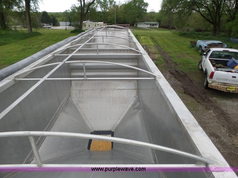 image for item L7231 2006 Wilson DWH500C double hopper grain trailer